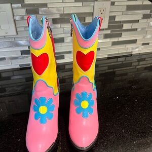 DELIA’S boots size 6M never worn